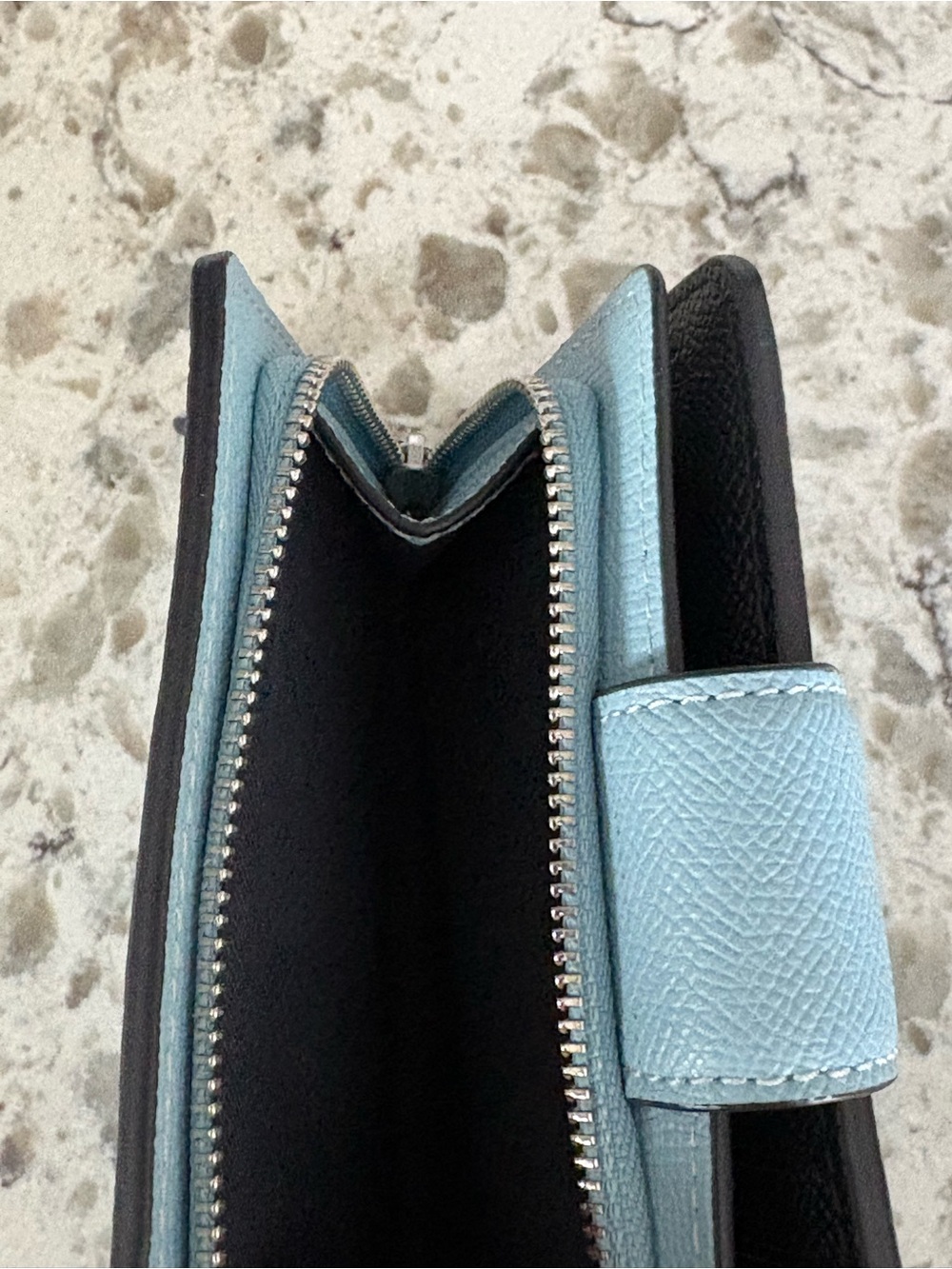 Coach Medium Corner Zip Wallet in Waterfall Blue- Like New - Picture 9 of 11